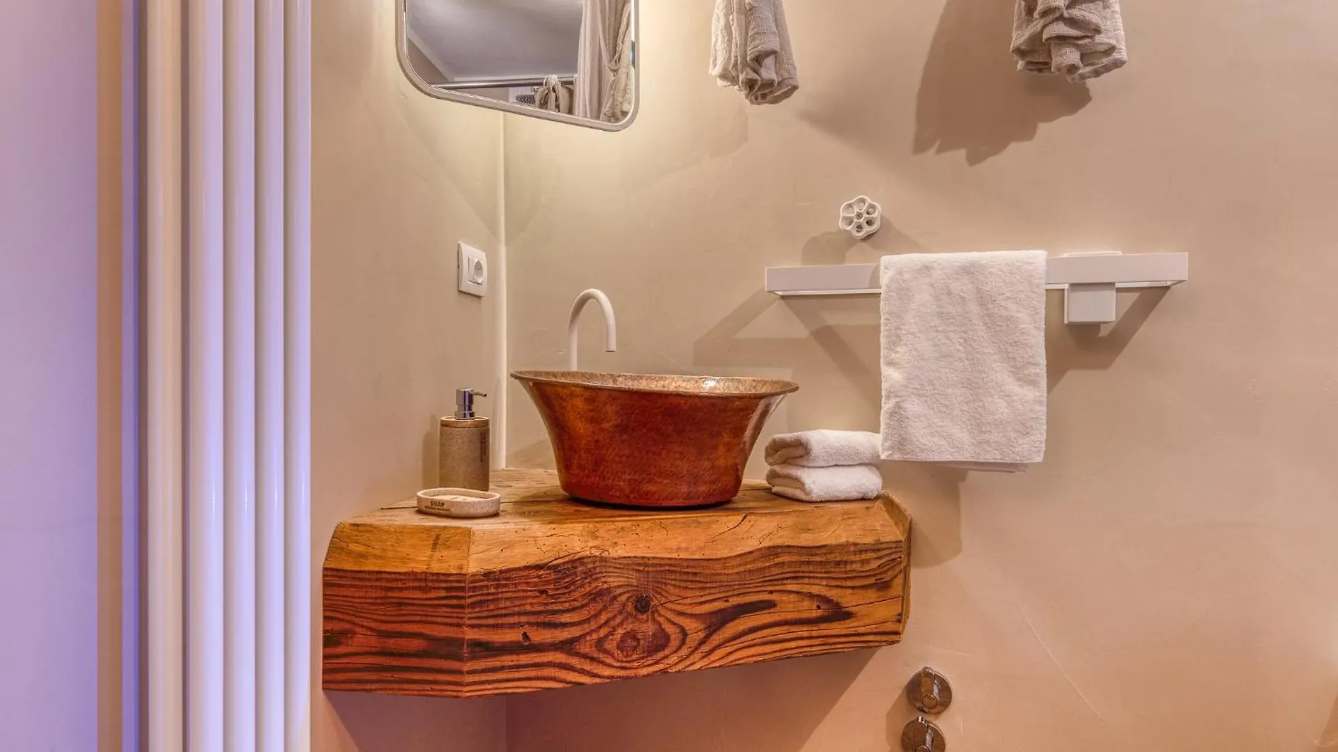 לינה וארוחת בוקר דיאנו מרינה A'Mare Luxury Rooms